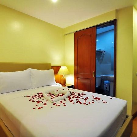 The Well Hotel Cebu Stadt Exterior foto