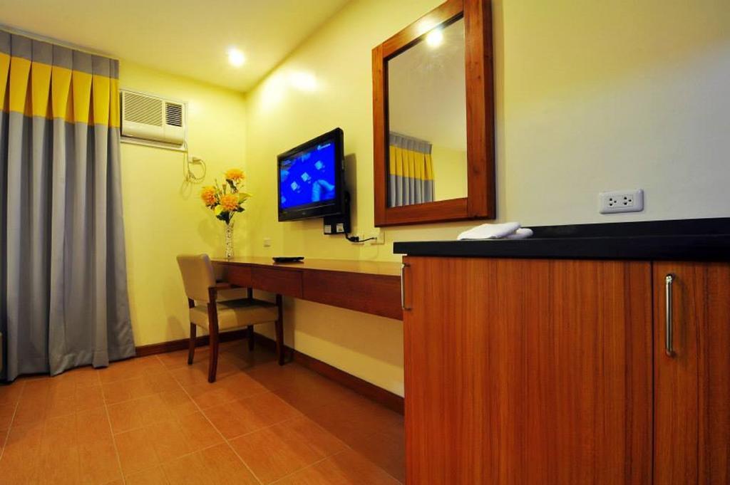 The Well Hotel Cebu Stadt Exterior foto