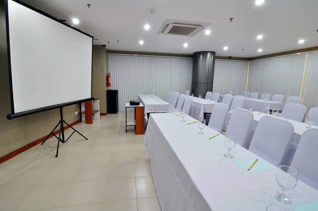 The Well Hotel Cebu Stadt Exterior foto