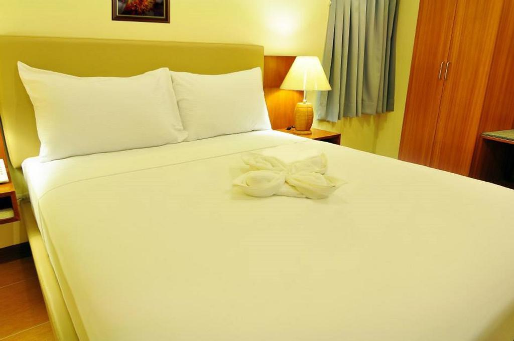 The Well Hotel Cebu Stadt Zimmer foto