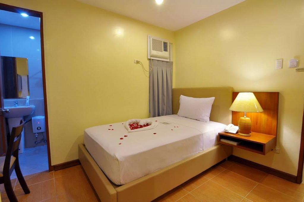 The Well Hotel Cebu Stadt Zimmer foto