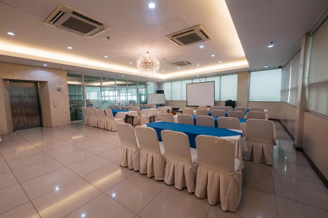 The Well Hotel Cebu Stadt Exterior foto