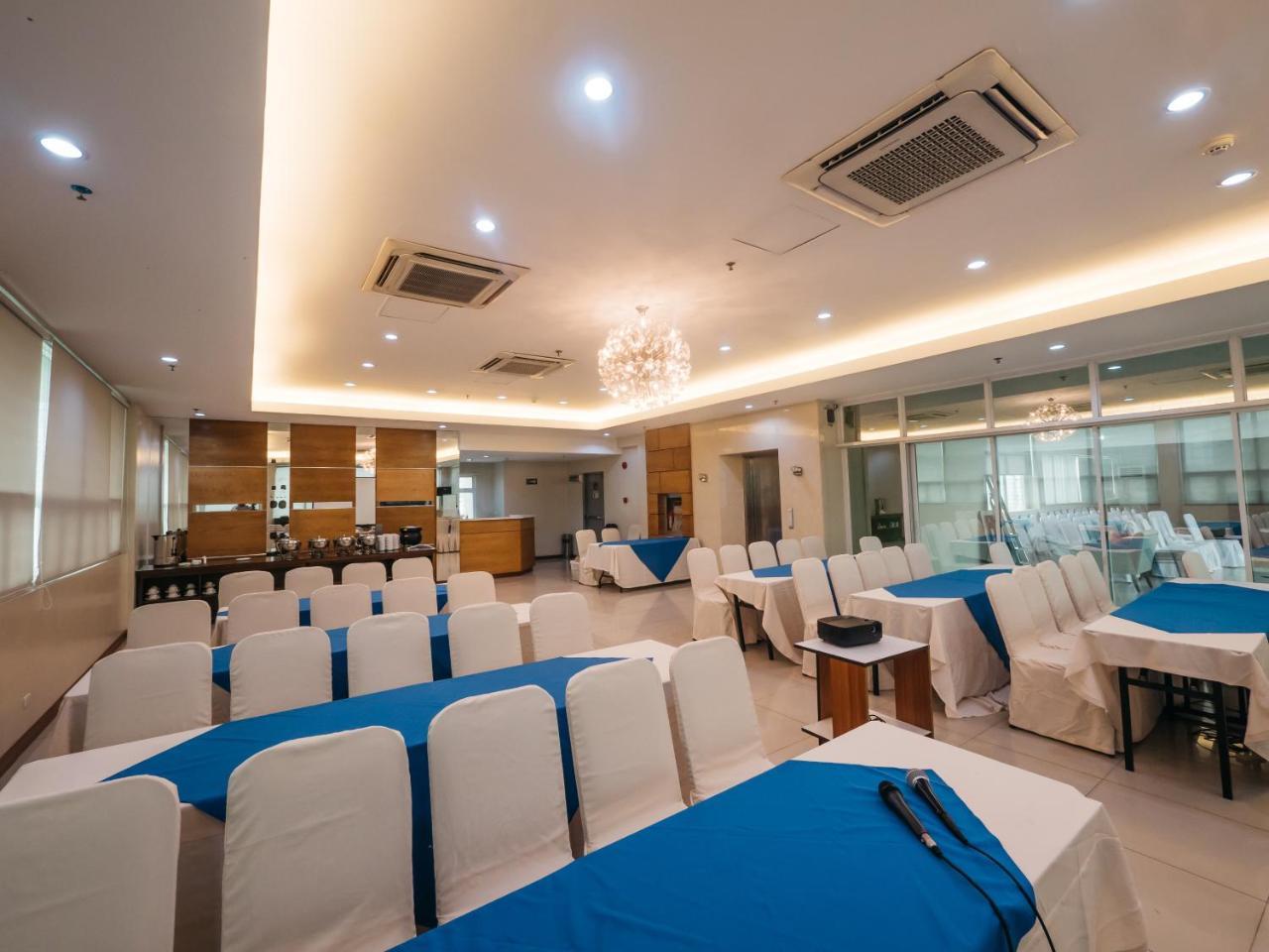 The Well Hotel Cebu Stadt Exterior foto