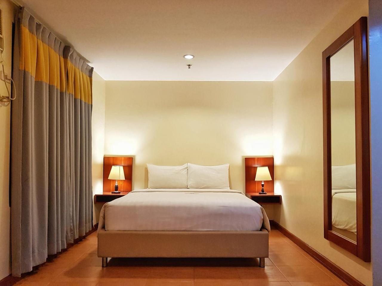 The Well Hotel Cebu Stadt Exterior foto